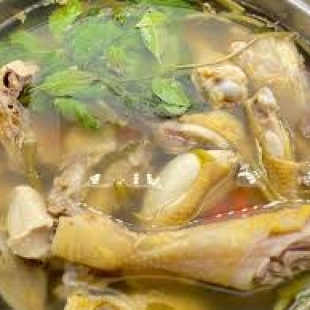 Gà Nấu Lẩu Lá Quế